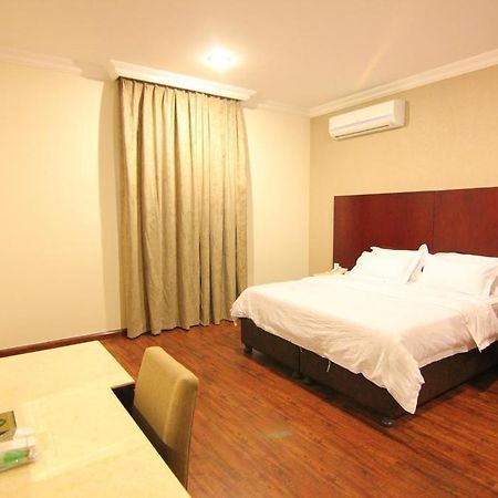 Flora Hotel Suites リヤード エクステリア 写真